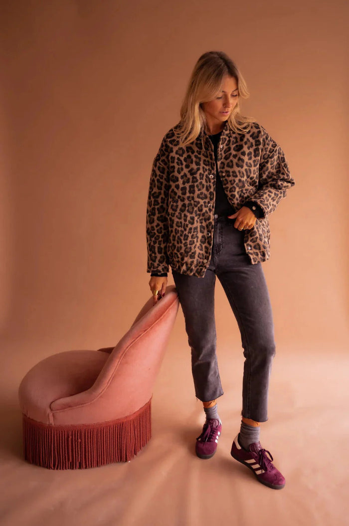 Dame Leopardprint Jakke Med Trykknapper – Oversized Kraveløs Bomber Shacket