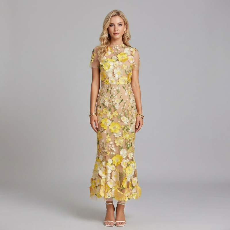 Dame Midikjole med Blomsterbroderi – Figursyet Kjole med Korte Ærmer og Transparent Design