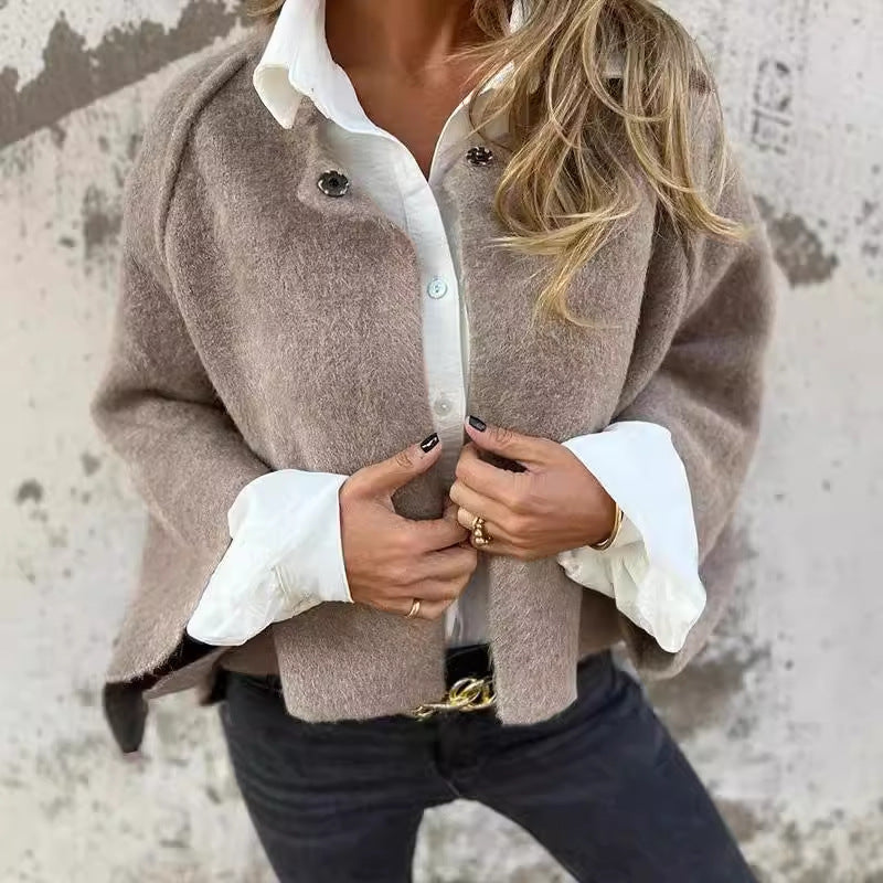 Laila™ | Kort jakke med elegant utslåtte ermer 0