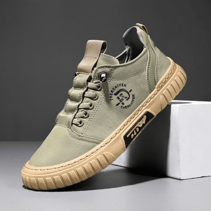 Lavtop sneakers med tyk sål og længesløjfe